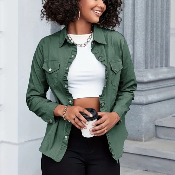 Tops - Women's Army Green Button-Up/‎ Snap-Up Shirt Size Medium